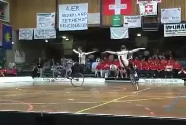 Une incroyable maîtrise de leur vélo