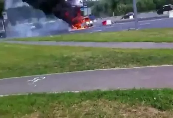 Explosion spectaculaire d’une camionnette