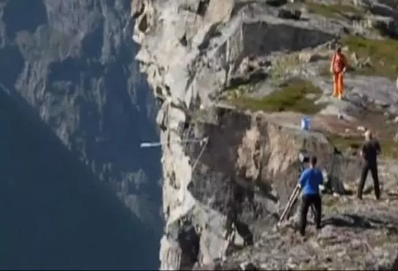 Barre fixe et Base Jump pour Richard Henriksen