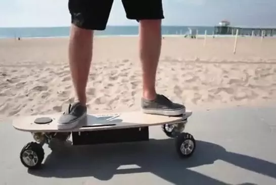 Un skateboard électrique