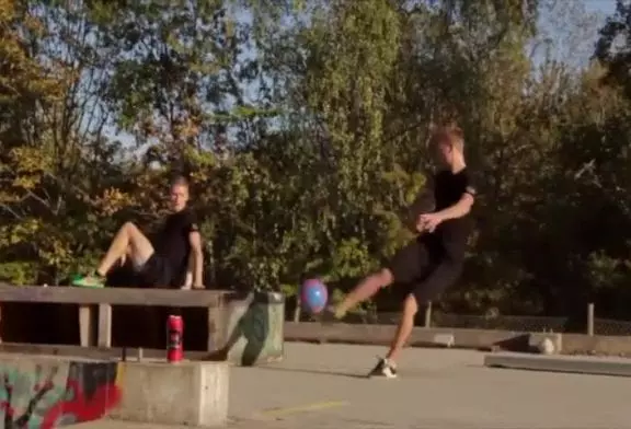 Incroyables coups avec un ballon de foot