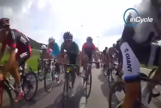 Se retrouver à l’intérieur d’un sprint d’une course vélo pro
