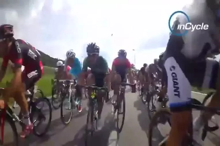 Se retrouver à l’intérieur d’un sprint d’une course vélo pro