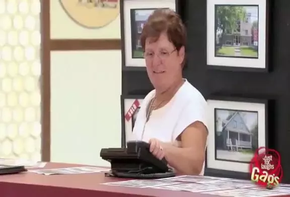 Blague du téléphone collé