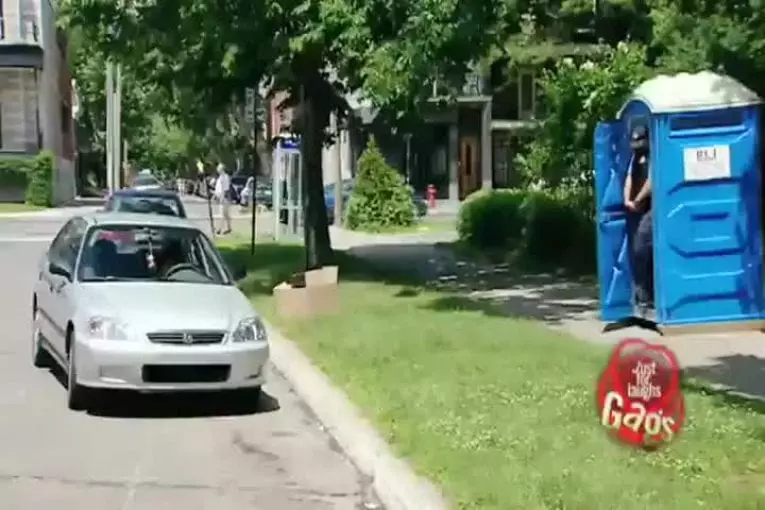 Faire caca sur son permis de conduire