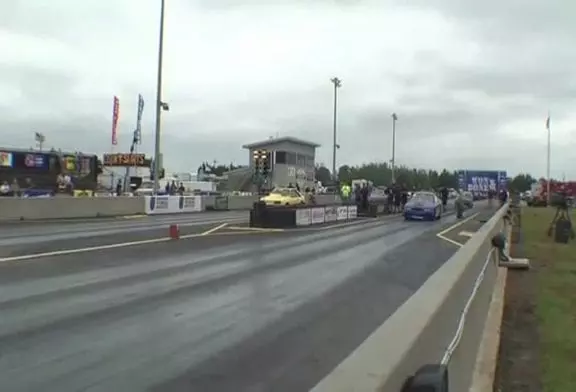 Pilote de dragster qui a beaucoup de chance