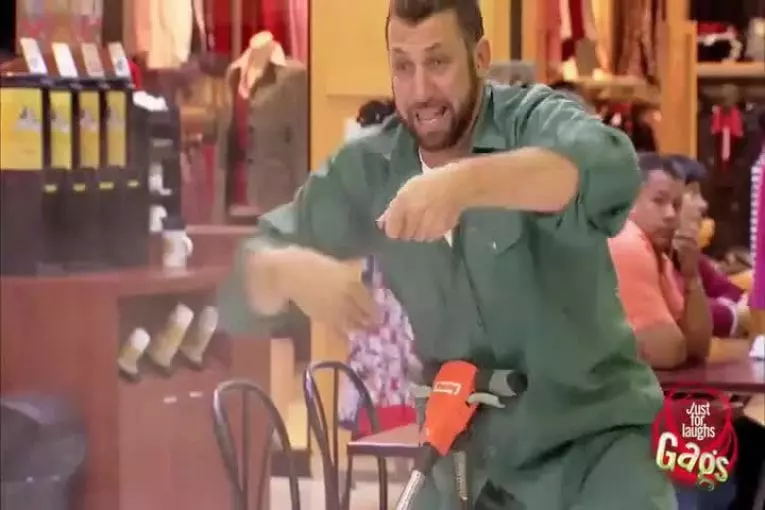 Coincé d’une manière embarrassante