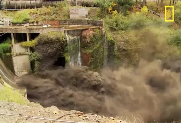 Spectaculaire Time Lapse d'un barrage en train de se vider