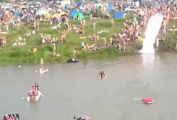 Toboggan à eau motorisé