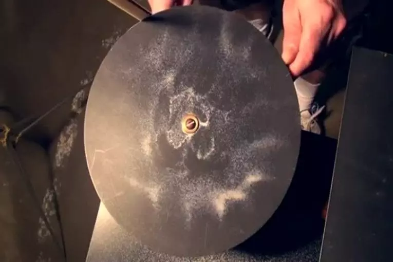 Musique avec des plaques de Chladni