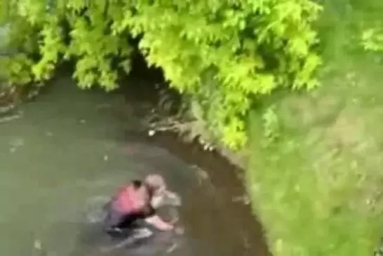Marcher sur un tube métallique FAIL