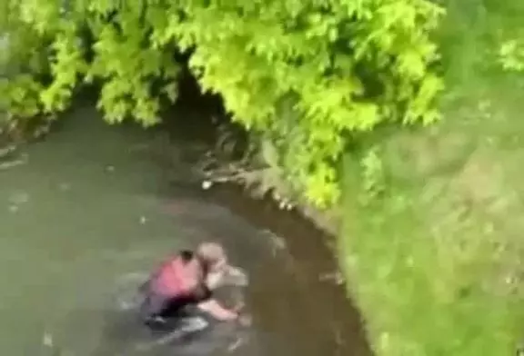 Marcher sur un tube métallique FAIL