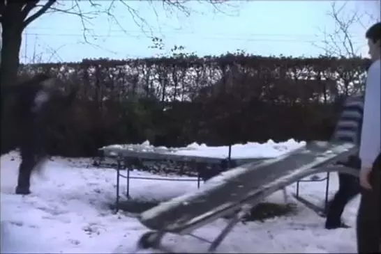 Glissade sur une table de ping-pong FAIL