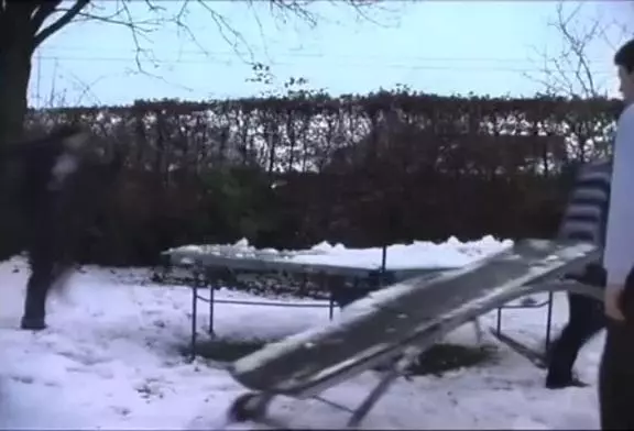 Glissade sur une table de ping-pong FAIL