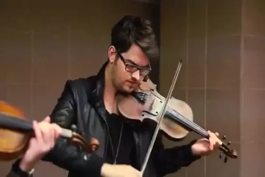 Violonistes de métro jouent 