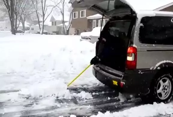 Comment déblayer la neige devant chez soi quand on est parresseux