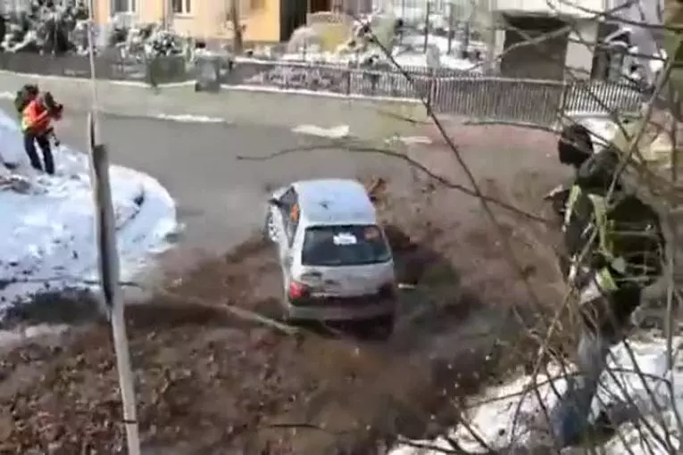Voiture de rallye conduire comme un patron