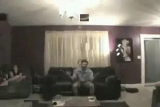 Explosion surprise d'un canapé airbag