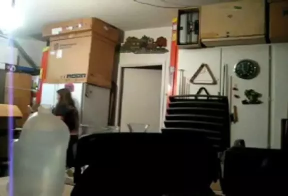 Blague du meurtrier caché dans sa maison