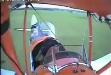 Couper la tête d'un mouton en décollant avec un avion