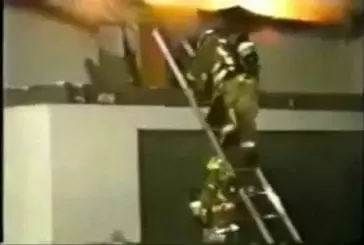 Pompier fait une terrible chute