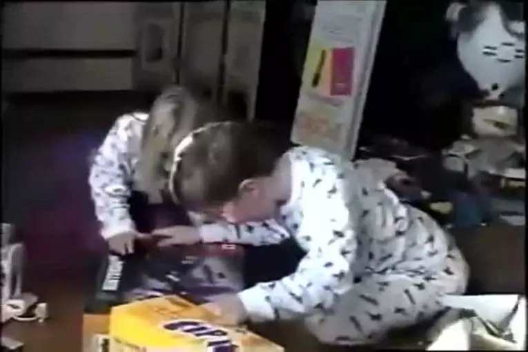 Enfants super heureux pour noël