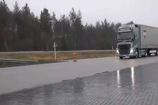 Freinage d’urgence installé sur un camion Volvo