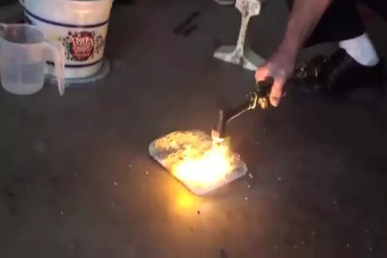 Mousse super protectrice contre le feu
