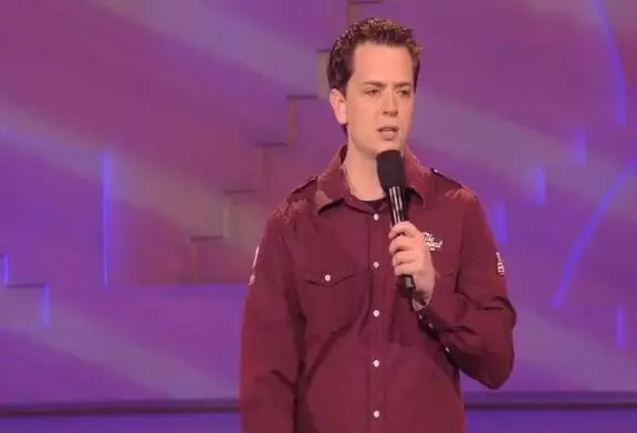 Jay malone sur la scène de juste pour rire