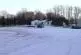 Fou fait un incroyable saut en camionnette sur la neige