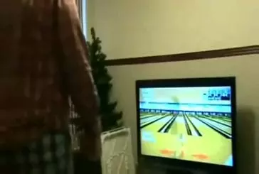Détruire son écran de télévision en jouant au bowling sur la WII
