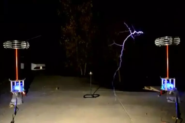 Jouer Sweet Home Alabama avec des bobines tesla