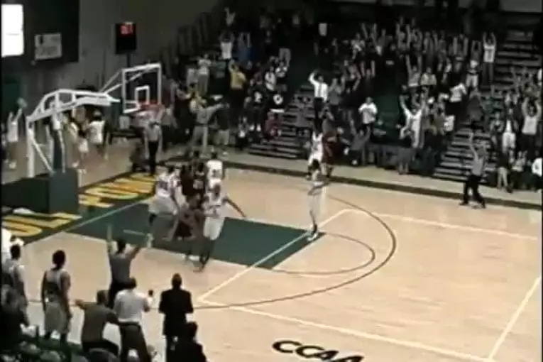 Faire basculer 2 fois d'affilée le résultat d'un match de basket