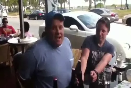 Boire trois bières sans les mains
