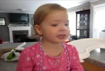 Bébé de 2 ans chante une chanson d'Adele