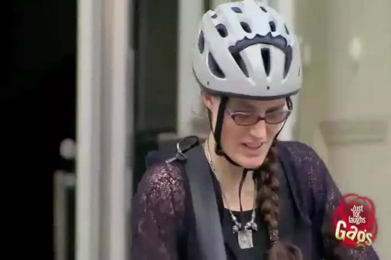 Blague du cycliste et du petit vélo rose