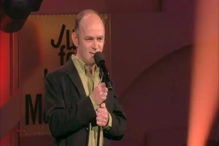 Todd barry en standup sur la scène de juste pour rire