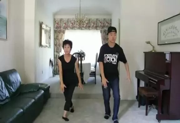 Maman danse le Gangnam Style