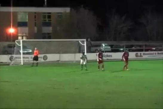 Incroyable lobbe du gardien