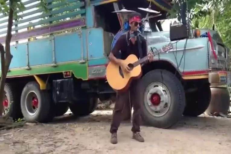 Homme orchestre en Thaïlande