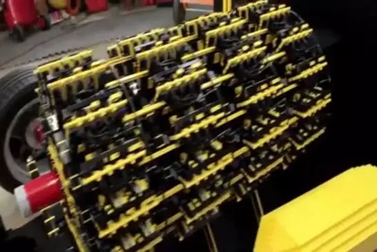 Grandeur nature lego voiture fonctionnant à l’air