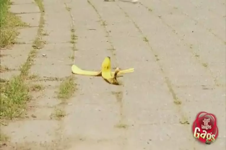 Aveugle et la peau de banane