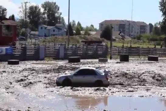 Subaru Impreza guerre de grande fosse de boue