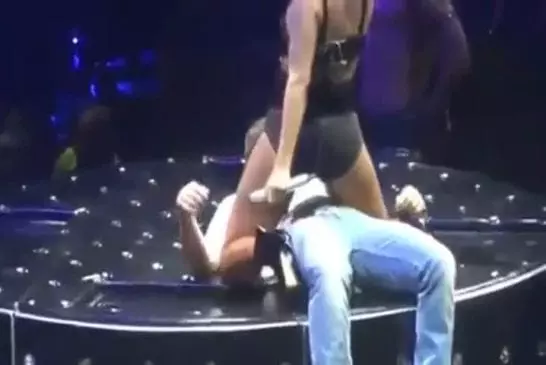 Rihanna donne mec ringard Un lapdance