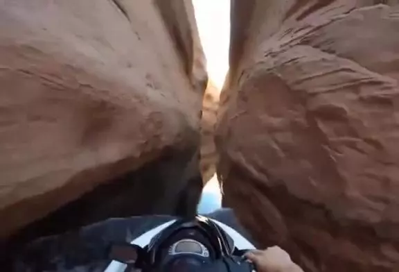 Jet ski à travers les canyons d’une GoPro