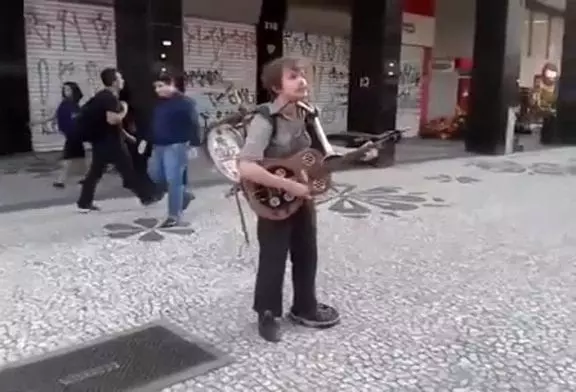 Le meilleur one man band dans les rues