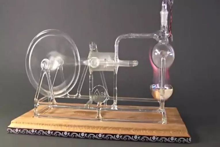 Machine à vapeur fabriqué à partir de verre
