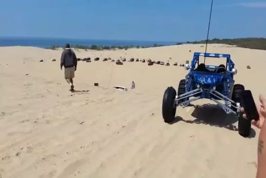 Camion se crash après un terrible saut à Silver Lake Sand