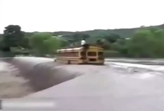 Fou chauffeur de bus scolaire