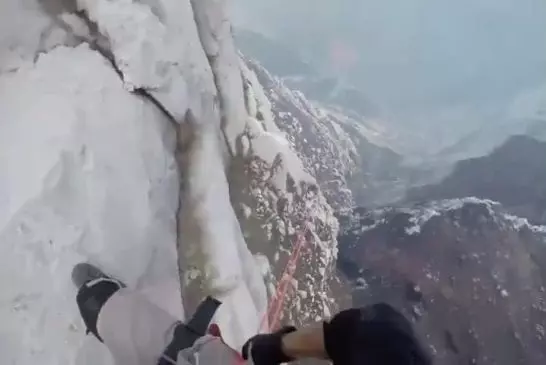 Plonger dans un volcan actif